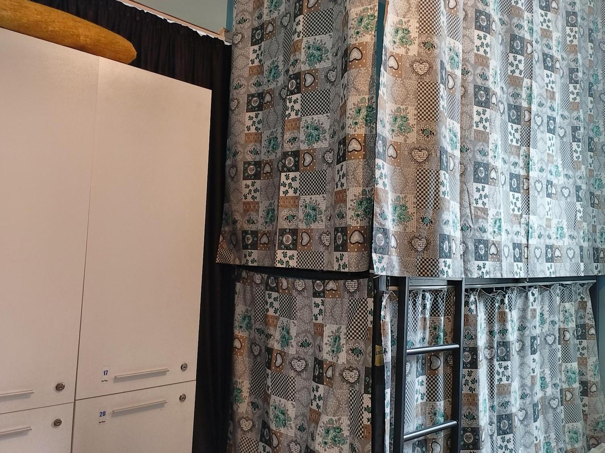 "No Party & Many Rules" Hostel N1 Софія Номер фото